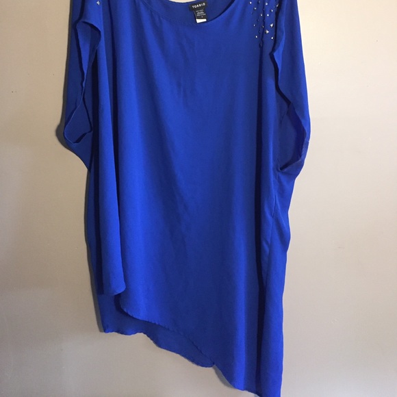 Asymmetrical top - Picture 2 of 3